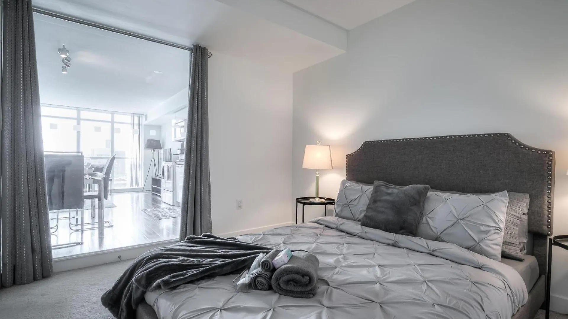 Daire Entire Condo, Heart Of Downtown Toronto Kanada