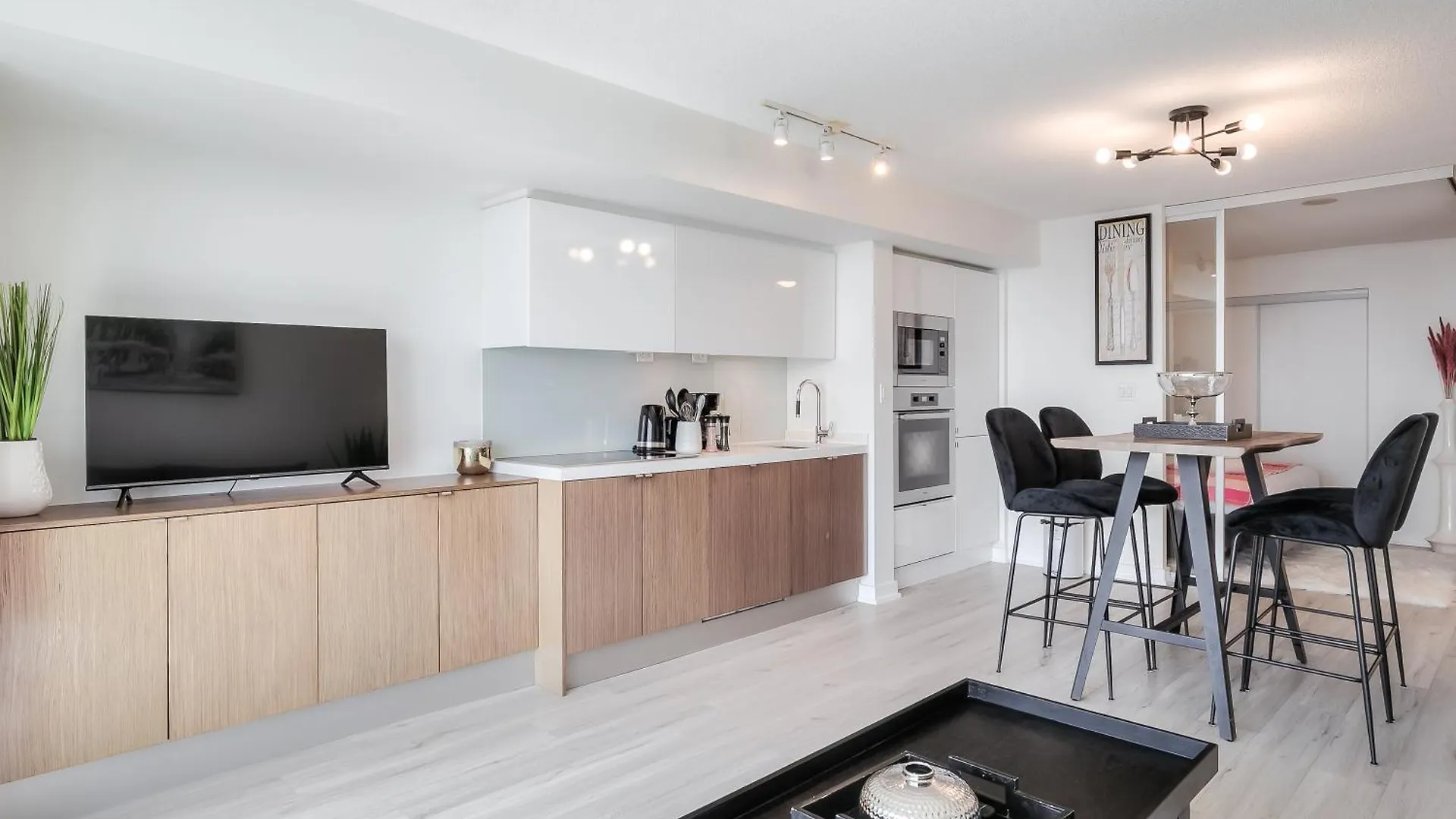 Entire Condo, Heart Of Downtown Toronto 0*,