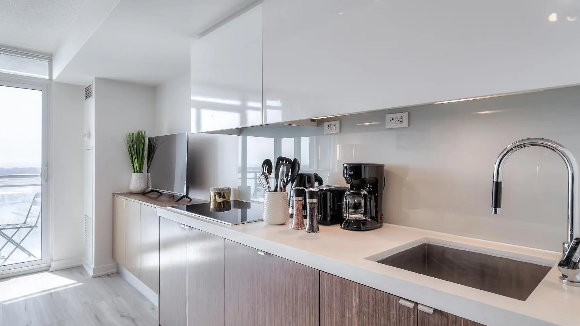 Entire Condo, Heart Of Downtown Toronto