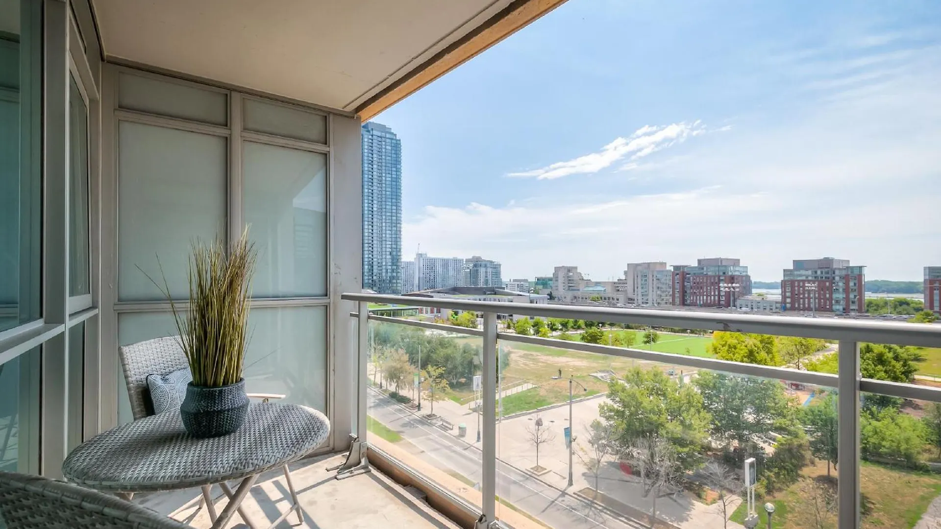 Apartment Entire Condo, Heart Of Downtown Toronto